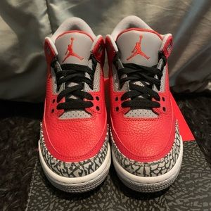 Air Jordan retro SE 3’s size 5 boys. (Gently used)